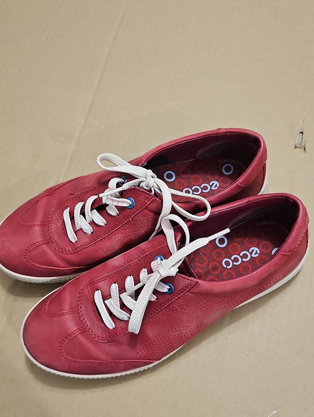 Ecco Women's Red Lace-Up Casual Sneakers